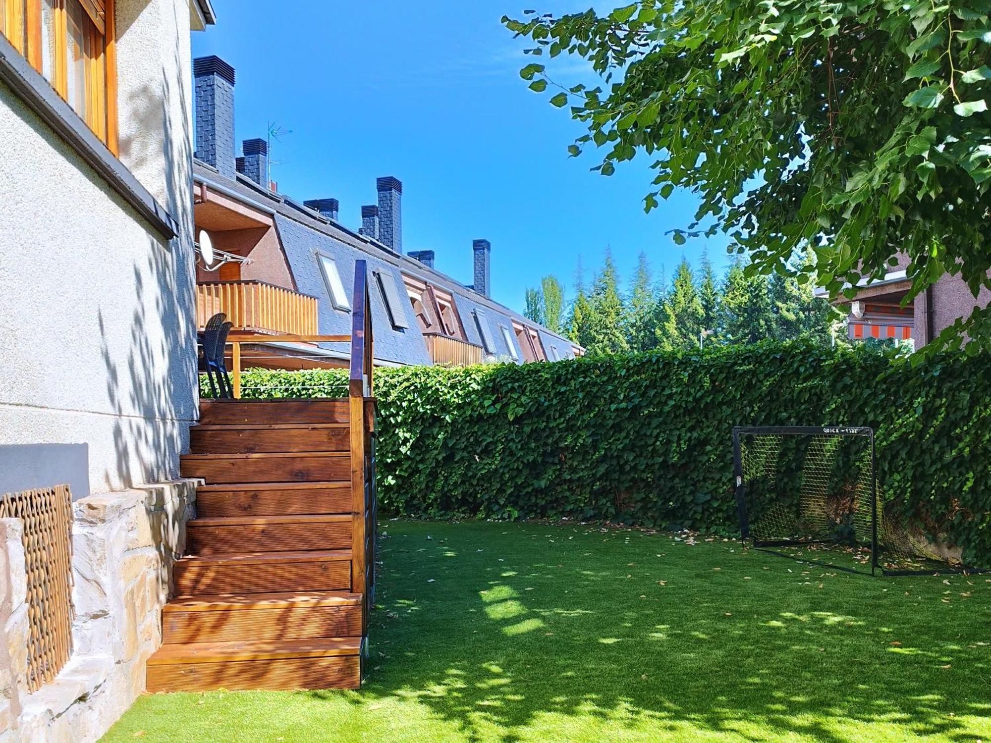 Villa San Lure Jaca Eksteriør bilde